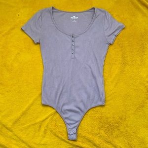 Women’s Large Lavender Purple Three Button Hollister Short Sleeve Bodysuit